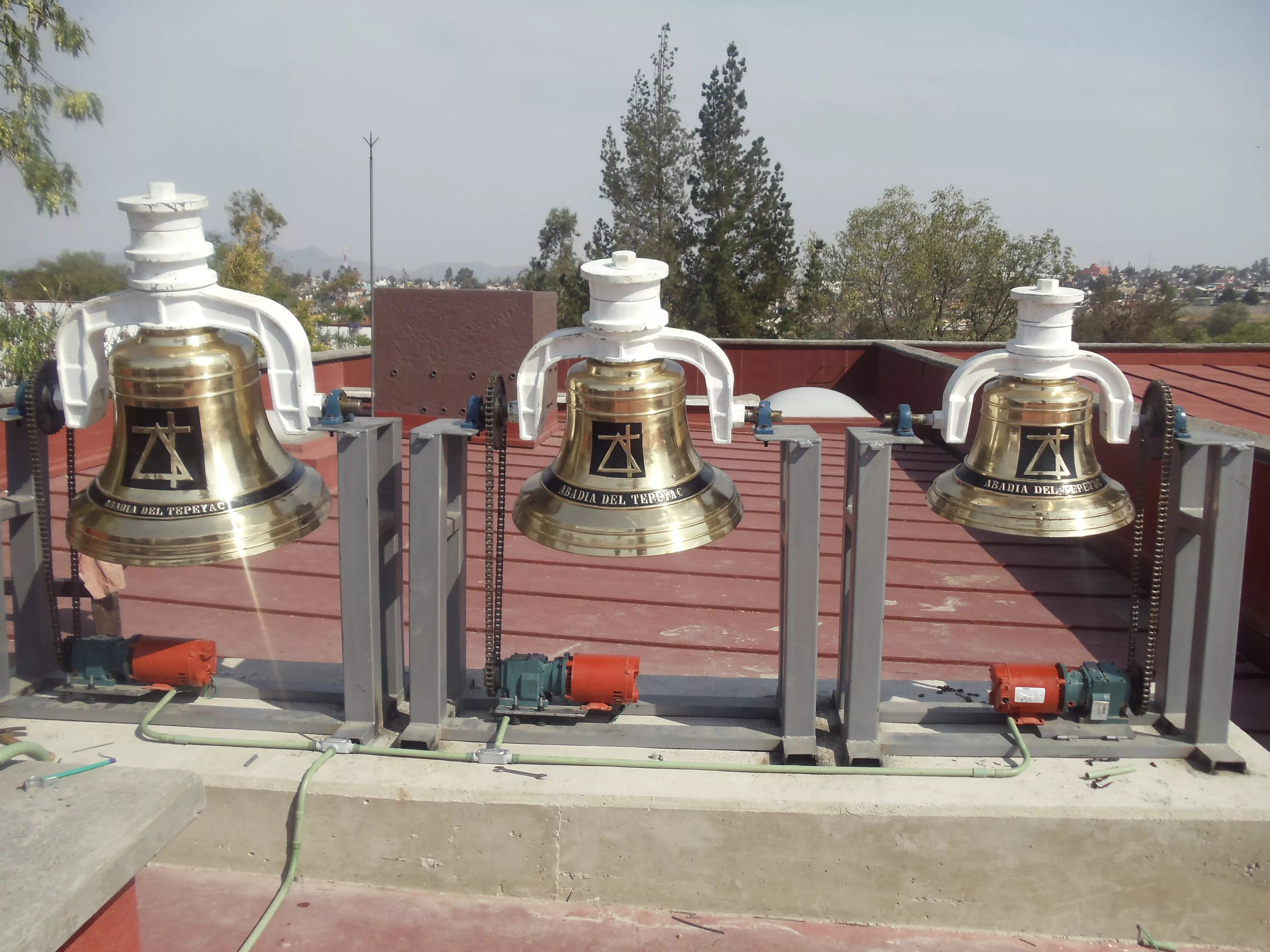 imagen de campanas para iglesias de diferentes tamaños